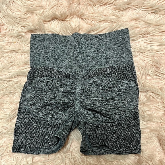 SHEIN Scrunch Butt Biker Shorts - Picture 5 of 7